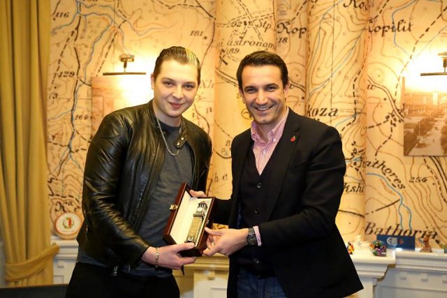 John Newman, sonte koncert në sheshin “Skënderbej”