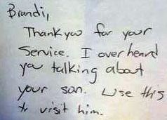 Kamerierja merr 200 stërlina bakshish, shpërthen në lotë pasi zbulon motivin