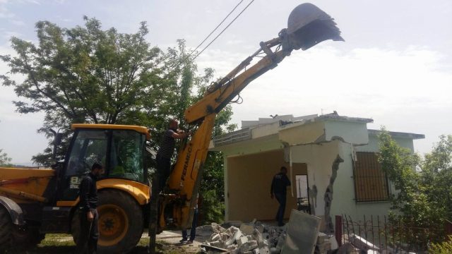 Vlorë, IKMT shemb sot me shpërthim të kontrolluar një objekt 5 katësh