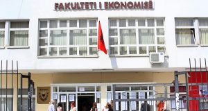 LISTA/ Viti i ri akademik, ja maturantët fitues në Fakultetin e Ekonomikut