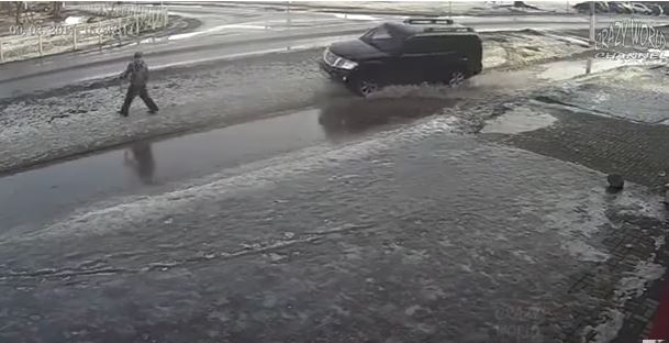 VIDEO/Të godasësh me fuoristradë fëmijën në vend të këshillës!