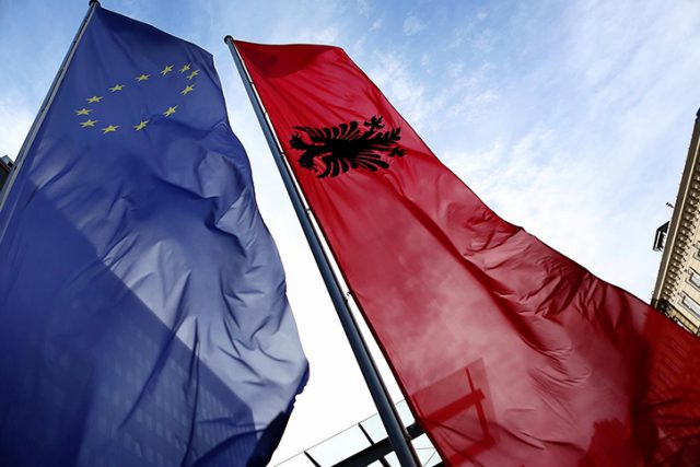 flag_albania_dhe_be_ue_28954.jpg