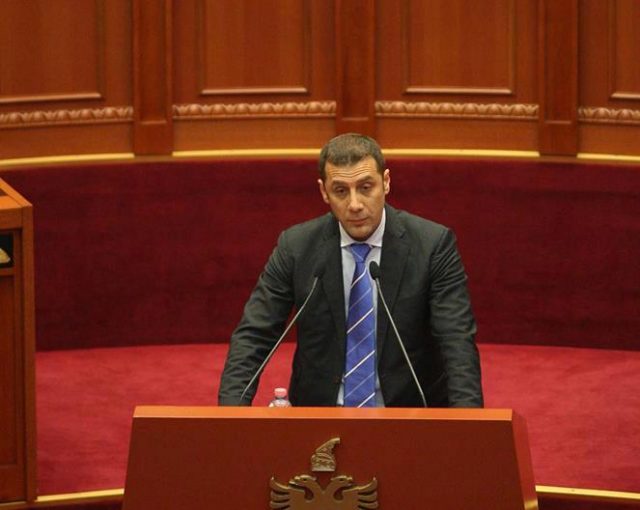 frroku_parlament_12822.jpg