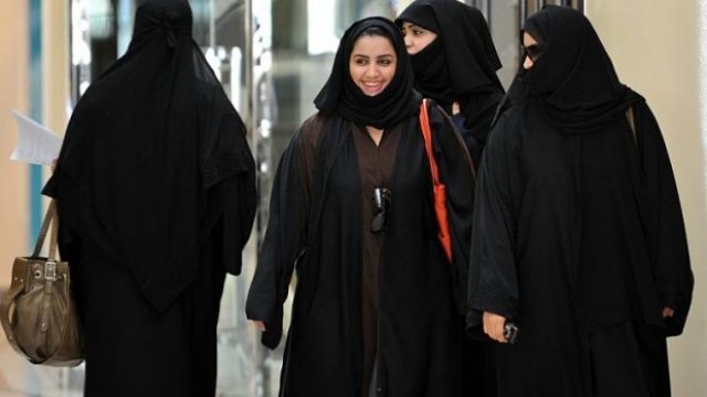 Gratë në Arabin Saudite votojnë sot për herë të parë