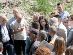 Grida Duma në zonën e Plazhit, banorët ankohen: Vangjush Dako nuk na pret, hyn fshehtas nga dera e pasme në bashki