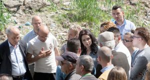 Grida Duma në zonën e Plazhit, banorët ankohen: Vangjush Dako nuk na pret, hyn fshehtas nga dera e pasme në bashki