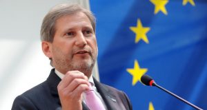 Letra e Kadaresë për Vlahutin, komisioneri Hahn e falenderon