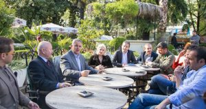 Kandidati Halim Kosova takim me artistët: Tirana ka nevojë për më shumë hapësira, mundësi dhe resurse për artin dhe artistët