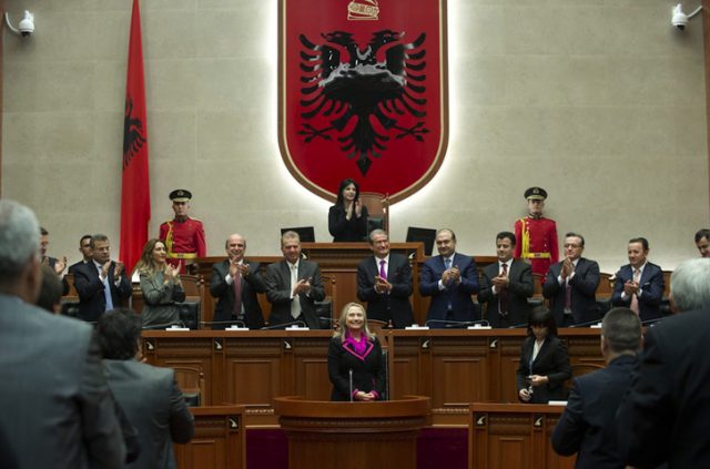 hillary_clinton_parlament_tirane_30573.jpg