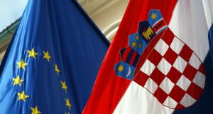 Anëtarësimi në BE, Kroacia bllokon Serbinë