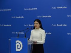 Maturantja pyet kryeministrin: Pse nuk e shkarkon Elvis Rroshin?