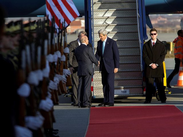 Kerry shuplakë opozitës: S’mbështesim marrëveshje që cenojnë Kosovën, Kuvendi s’është vend për gaz lotsjellës