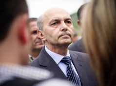 Kryeministri Isa Mustafa, ironi me mediat e Prishtinës në ditën e shtypit
