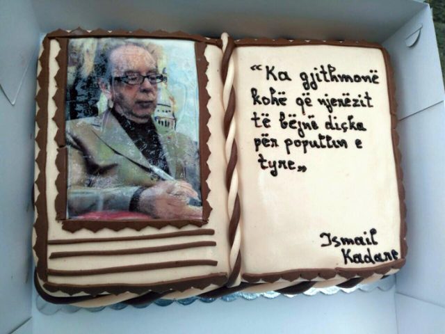 ismail_kadare_torta_18127.jpg