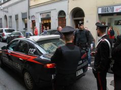 Kërkojnë ta arrestojnë por prostituta shqiptare u bën “zbor”, policëve italianë me shkelma