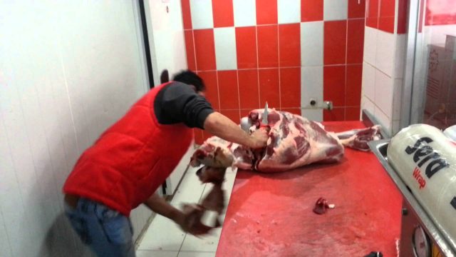 Kasapit në Gjirokastër i vjedhin 60 milionë lekë