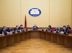 Shtyhet vendimarrja për mandatin e Koço Kokëdhimës, deputetët e mazhorancës kërkuan më shumë kohë