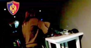 VIDEO & EMRAT/ Policia kontrollon për drogë, “peshkon” një prostitutë 16-vjeçare