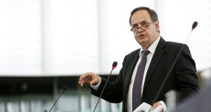 Fleckenstein për vizitën në Shqipëri: Axhendë e vështirë dhe diskutime serioze