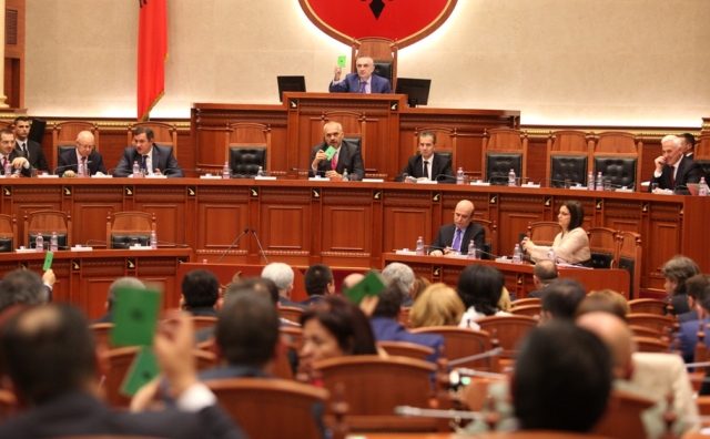 kuvend_votim_me_mandat_35355.jpg