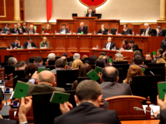 Mazhoranca rrëzon dy kandidaturat e Presidentit për Gjykatën e Lartë