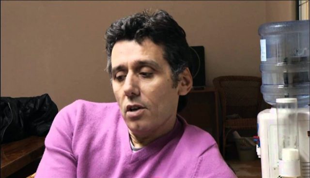 INCIDENTI/ Tiranë, Stresi i derdh një kovë ujë në kokë Leonard Bombajt