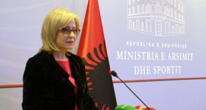 FOTO/A e dini sa kushton canta e Linditës