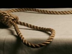 Fier, 41 vjeçari var veten në kasolle, familjarët e gjejnë të pajetë