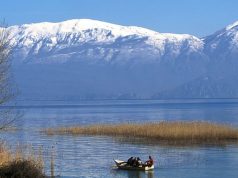 Liqeni i Ohrit “i mbjellë” me predha nga Lini në Tushemisht