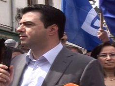 Basha vijon prezantimin e kandidatëve: Edi Rama kryeministri turist i një populli refugjat