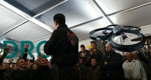 FOTO LAJM/ Befason Lulzim Basha, ja çfarë xhupi ka veshur në vigjilje të 20 shkurtit