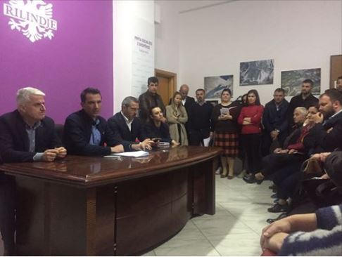 Tahiri shoqëron Velinë në takimet me strukturat e Tiranës