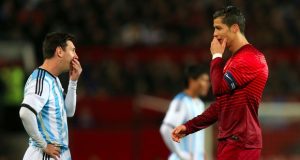 Vret shoku e tij të ngushtë pas debatit për Messin dhe Ronaldon