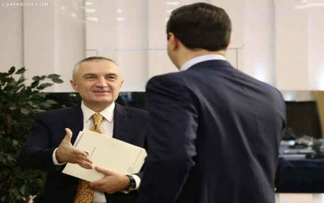 LAJM I FUNDIT/ Intensifikohen takimet; Meta-Basha 30 minuta kokë më kokë në Rinas