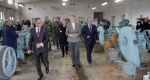 Ministrja Kodheli nuk mban premtimin, flaken në rrugë 70 punonjës të Kombinatit të Poliçanit