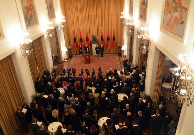 nishani_pritje_me_diplomatet_17148.jpg
