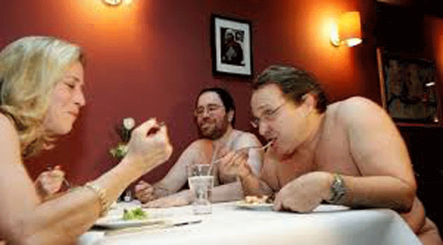 Restoranti me klientë nudo, ende pa u hapur 30 mijë njerëz në listë pritje