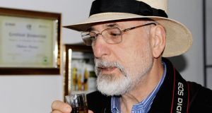 Një amerikan në ullishtet shqiptare për bërë të njohur në botë vajin e ullirit