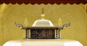 Azi, Princi i Bruneit dasmë madhështore me diamante dhe flori