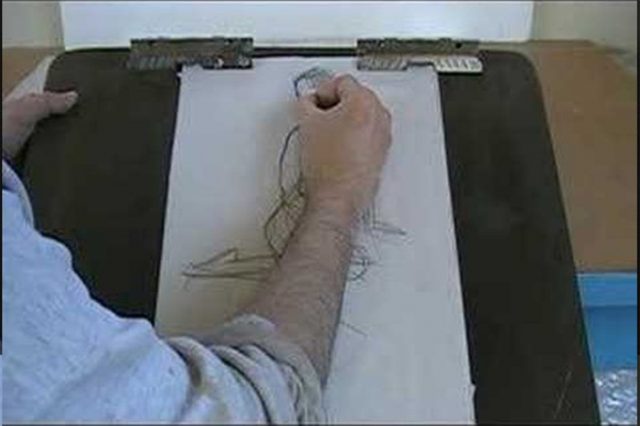 DËSHMIA/ Pasioni i shefit të degës së punëve të brendshme, të pikturonte gratë e burgosur nudo në qeli