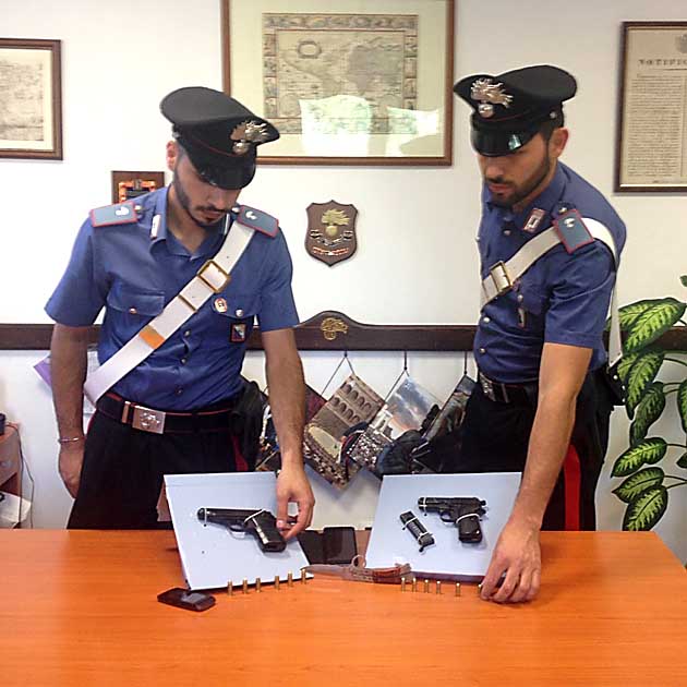 policia_pistoleta_itali_7402.jpg