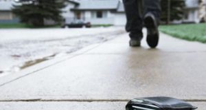 Ish-trafikanti shqiptar gjen portofolin me 1300 euro, veprimi i tij mahnit policinë italiane