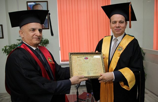 presidenti_nishani_akordohet_doktor_nderi2_43660.jpg
