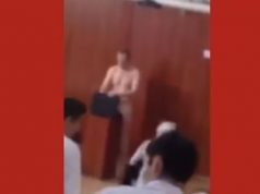 VIDEO/Profesori zhvishet gjatë leksionit në orën e anatomisë, po studentët!