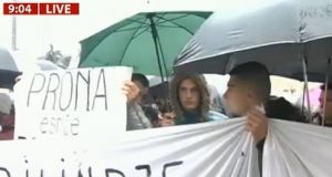 Banorët e Stacionit të Trenit protestë para Bashkisë, kërkojnë takim me Veliaj, të rishikohet vendimi