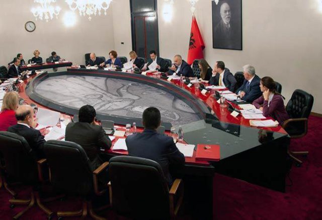 60 MILIONE DOLLARE/ Ja investimet më të çuditshme të qeverisë për 2016