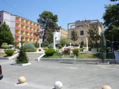 Prangoset maniaku 74 vjeçar, kryente veprime të turpshme para dritares së një studenteje