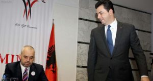 VIDEO/ Basha nxjerr bllof Ramën: Nuk gjen dot as shqiptarë për fletushkat e tij