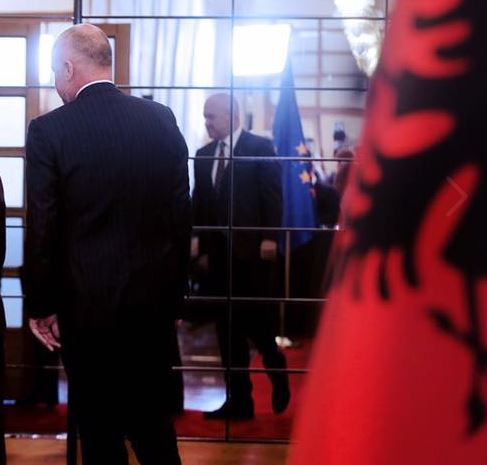 Kryeministri shmang cështjen e kanabisit në konferencë me gazetarët