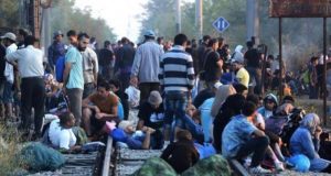 Alarm në kufirin Greqi-Maqedoni, 13 mijë emigrantë pranë gjëndjes së jashtëzakonshme